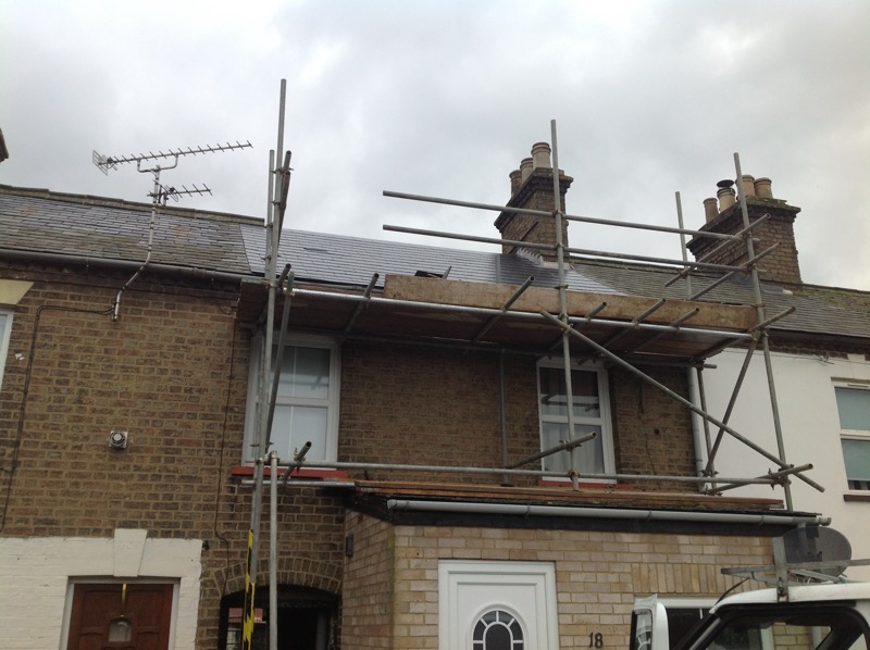 scott-scaffold-re-roof-artif-slates.JPG